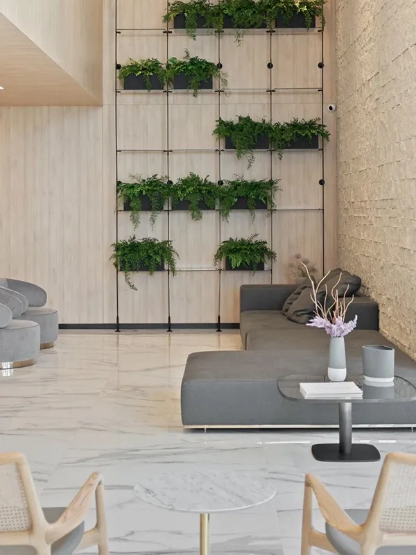 pesonalizando de acordo com a decoralção do ambiente, essse projeto tem  plantas artificiais na parede 