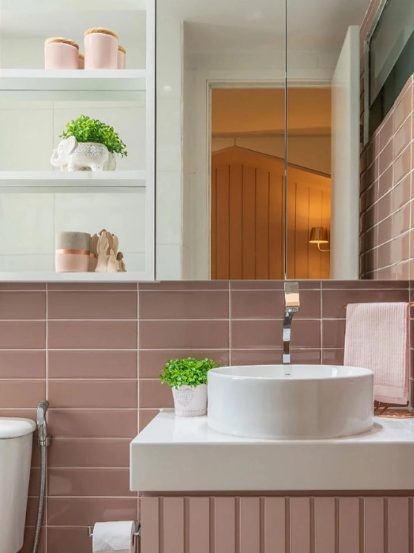 luxo em banheiros pequenos bem decorado com ceramica 