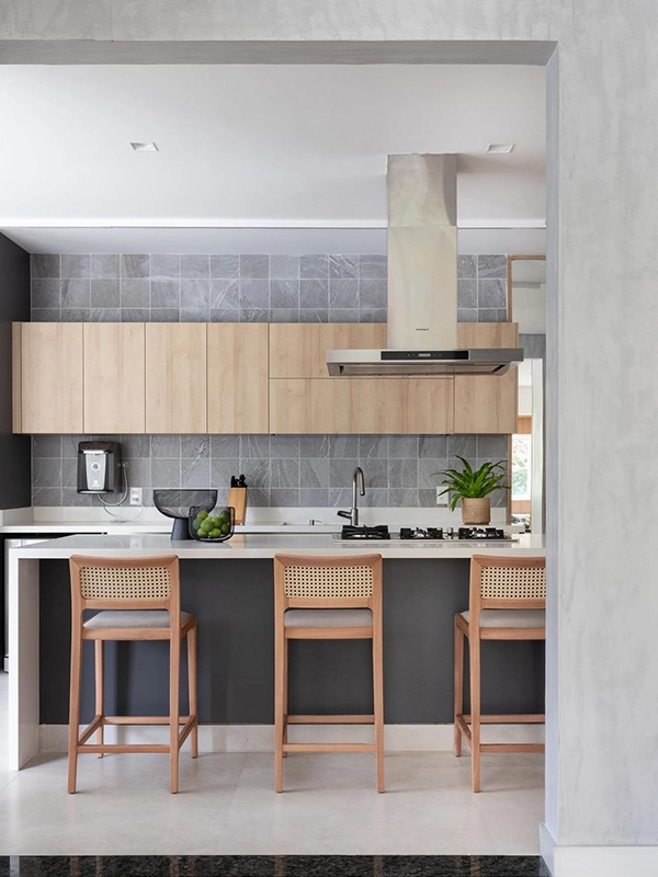 renovando a cozinha com ceramica cinza 