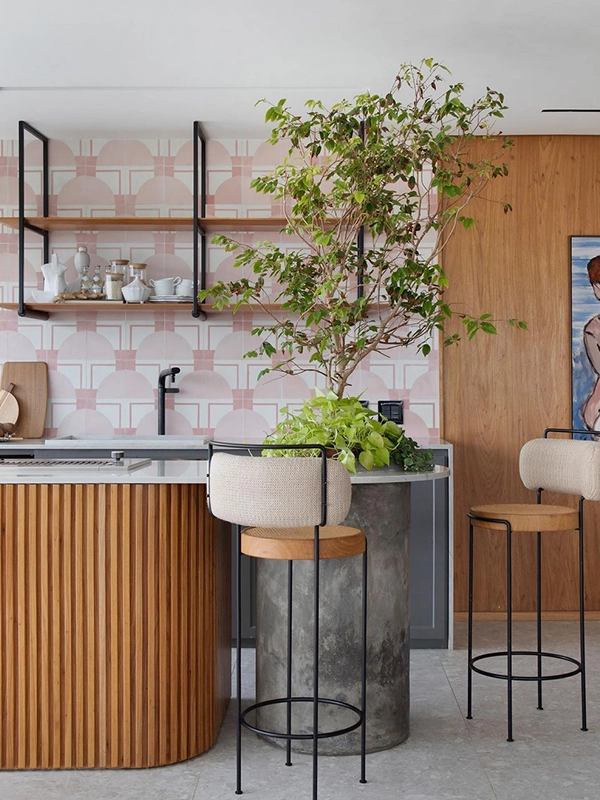 tom amadeirado deixa o espaço moderno na composição de cores claras 