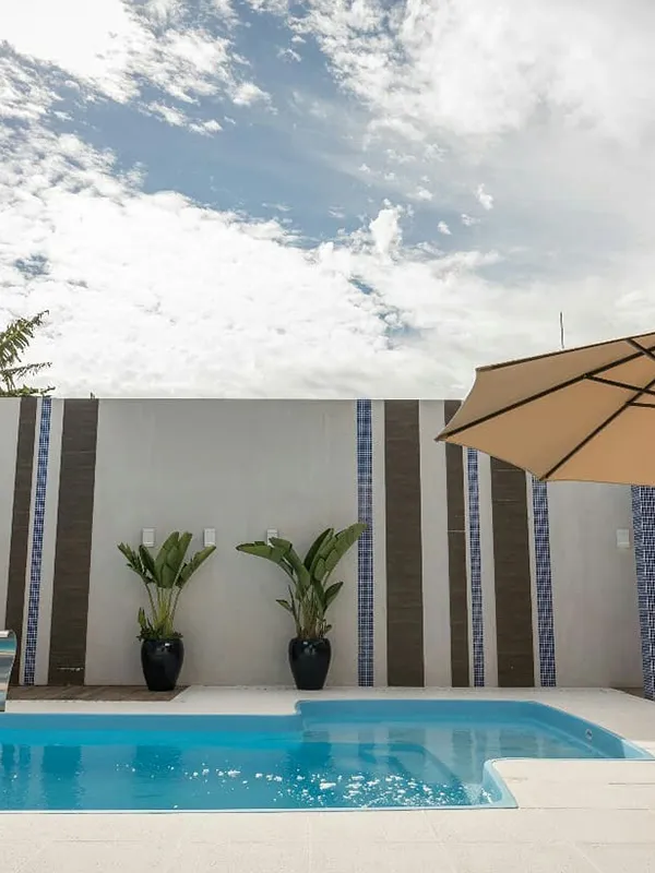 azulejo é uma das opção mais praticas para piscinas