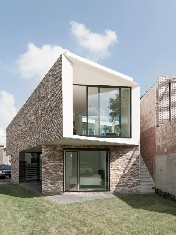 Fachada com ceramica aplicado nas laterais