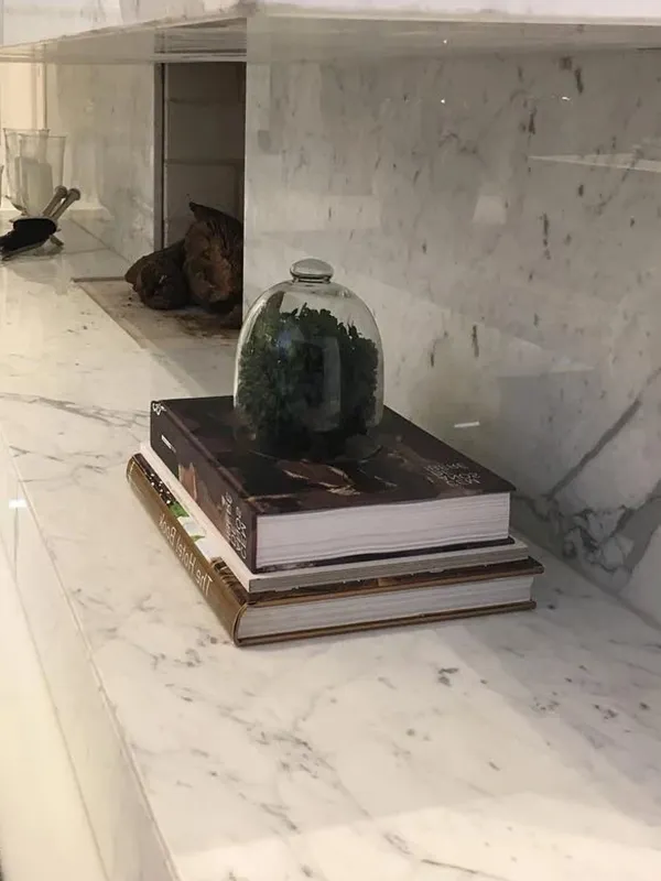 Mesa de  centro com marmore carrara