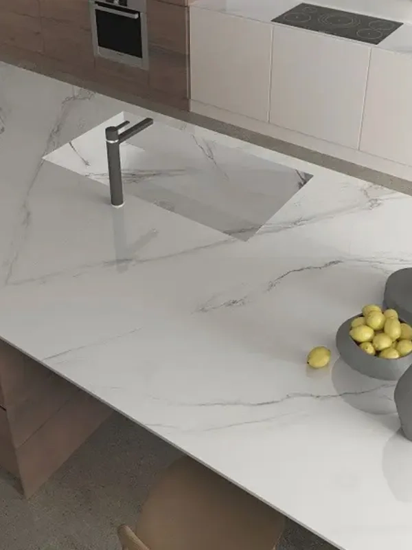 mostrando a durabilidade de pias de porcelanato