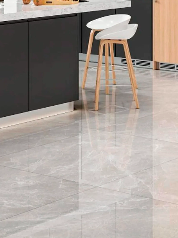 Piso de porcelanato cinza esmaltado com veios marmorizado