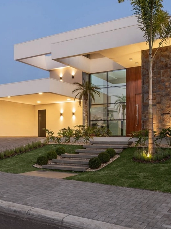 entrada marcante com porta de aço corten