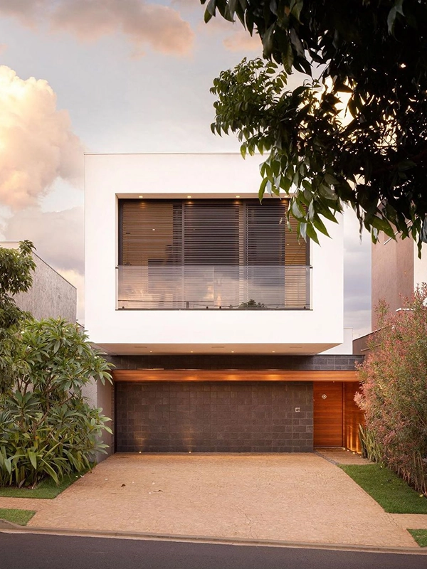 entrada principal destacada com revestimento externo