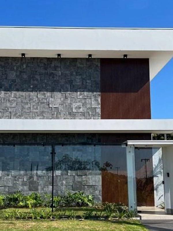 revestimento de pedras naturais aplicado na fachada