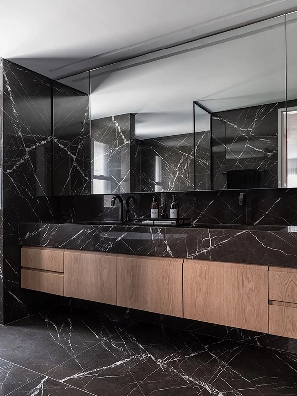 destaque com porcelanato de cores neutras