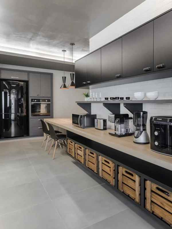 porcelanato natural instalado na cozinha moderna e ampla de um casa moderna