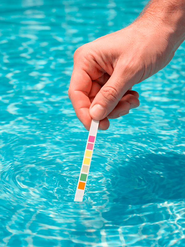 Como medir o pH da piscina: Quais valores são seguros e quando corrigir 9 fita de teste de pH